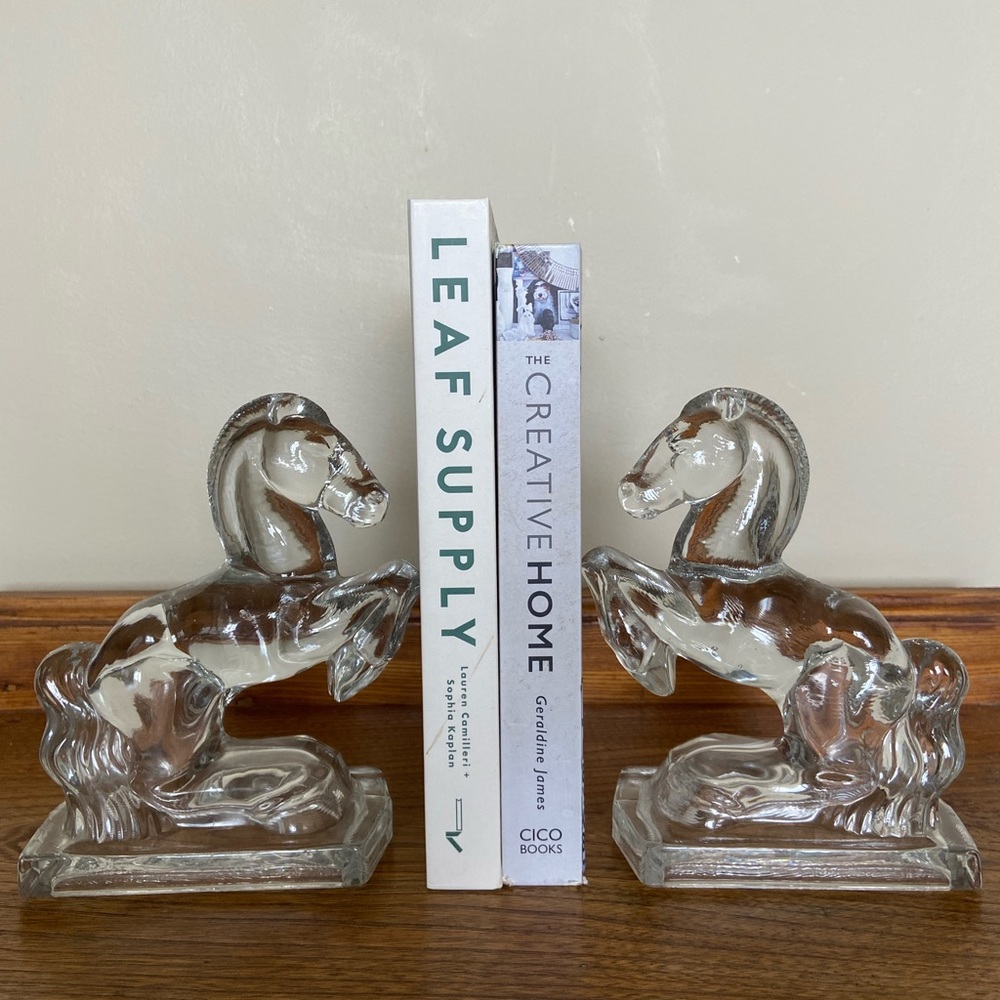 Vintage L.E. Smith Co. Rearing Horse bookends, Clear Pressed Glass, collectible